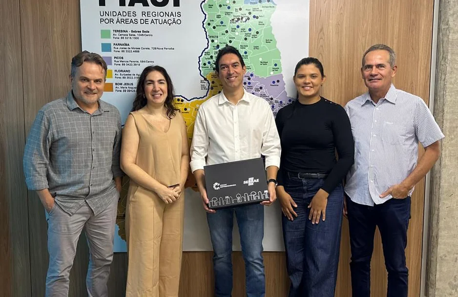 Prefeito Raniletti Macedo com equipe do SEBRAE