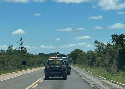 PRF recupera veículo clonado suspeito de envolvimento em assaltos em Parnaíba