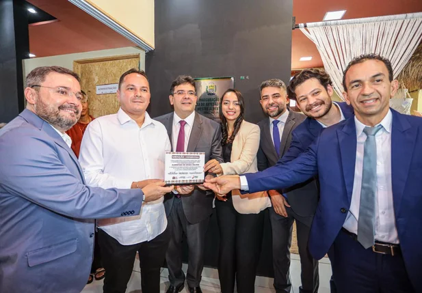 Rafael Fonteles inaugura Casa do Artesão