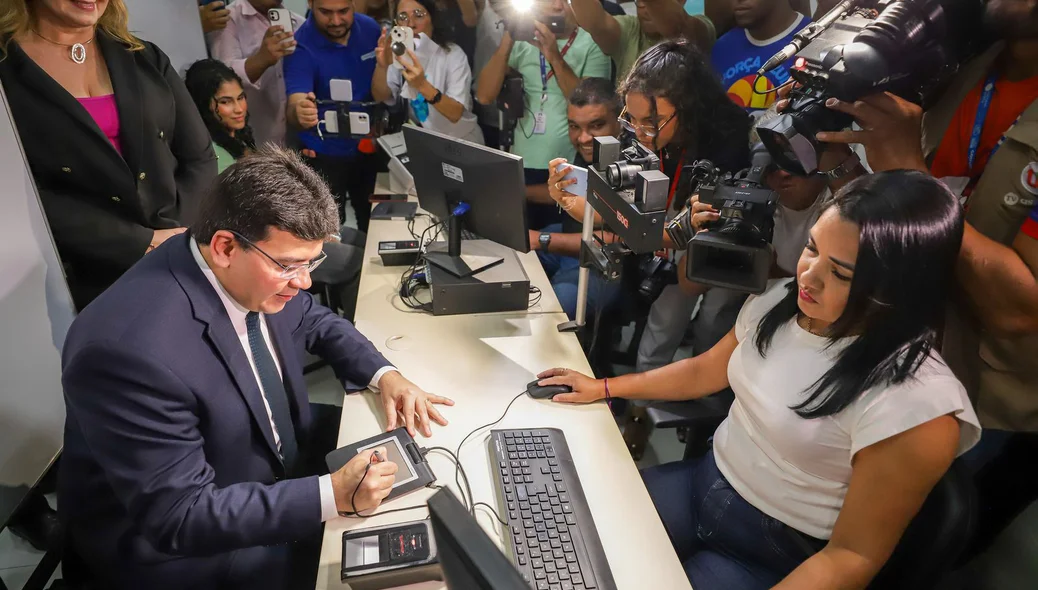 Rafael Fonteles inaugura novo Espaço da Cidadania Digital em Teresina