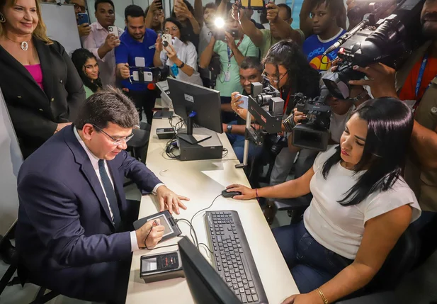 Rafael Fonteles inaugura novo Espaço da Cidadania Digital em Teresina