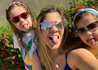 Riassa Dourado e as filhas