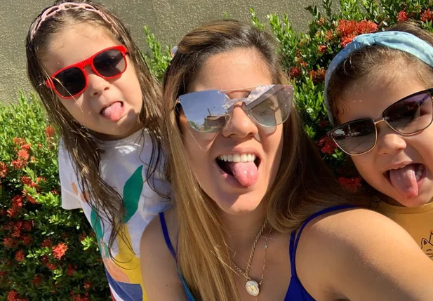 Riassa Dourado e as filhas