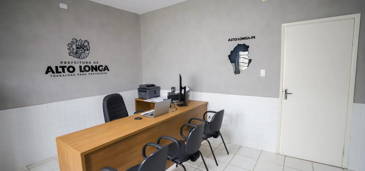 Sala reformada na Prefeitura de Alto Longá
