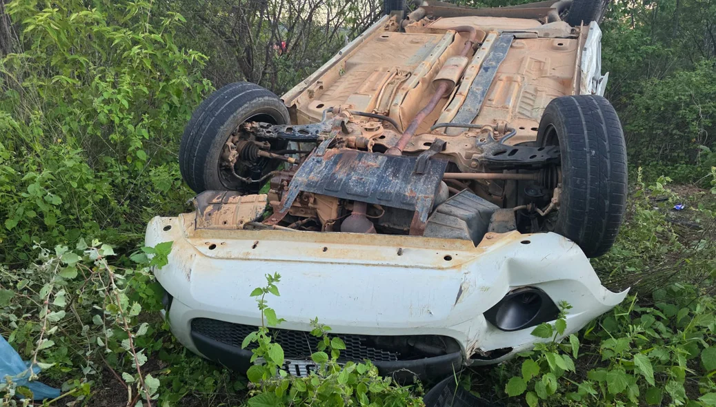 Seis pessoas ocupavam o carro