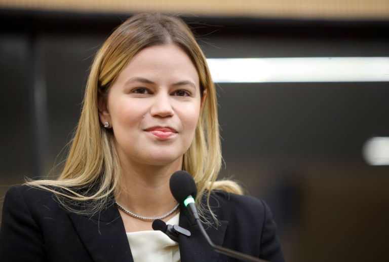 Thaís de Aragão Oliveira Araripe Palmeira Dias