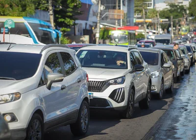 Trânsito ficou congestionado na Avenida Frei Serafim