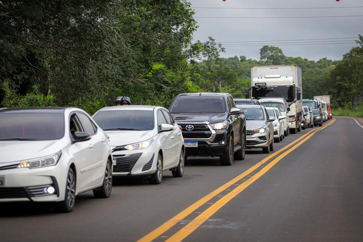 Trânsito ficou congestionado no trecho do acidente na BR 343
