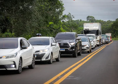 Trânsito ficou congestionado no trecho do acidente na BR 343