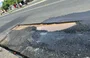 Um buraco na Avenida Duque de Caxias