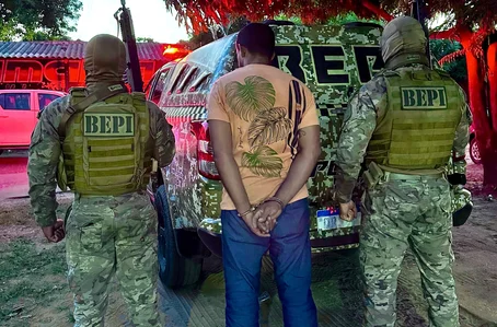 Um homem identificado pelas iniciais R.B.R., de 46 anos, foi preso na terça-feira
