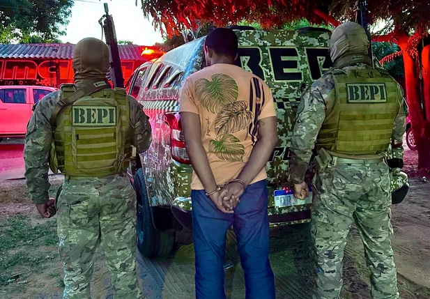 Um homem identificado pelas iniciais R.B.R., de 46 anos, foi preso na terça-feira