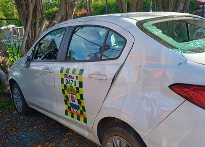 Veículo do taxista ficou destruído