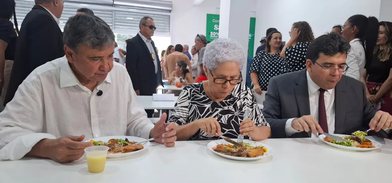 Wellington Dias, Regina Sousa e Rafael Fonteles na inauguração do restaurante