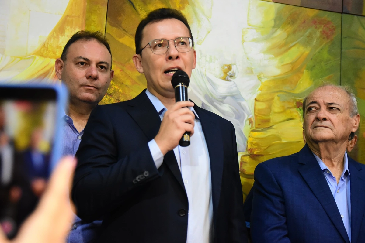 Zé Neto assumiu a SEMEL, na manhã desta segunda-feira (07), em solenidade na Prefeitura de Teresina