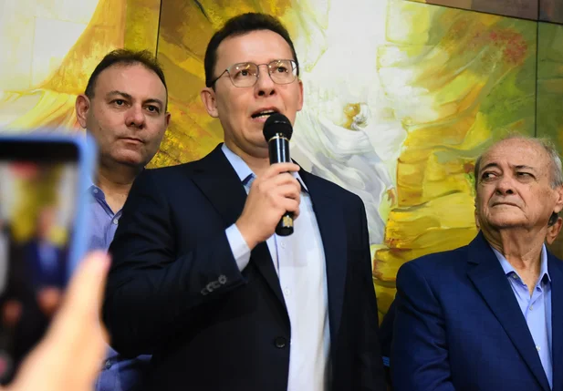 Zé Neto assumiu a SEMEL, na manhã desta segunda-feira (07), em solenidade na Prefeitura de Teresina