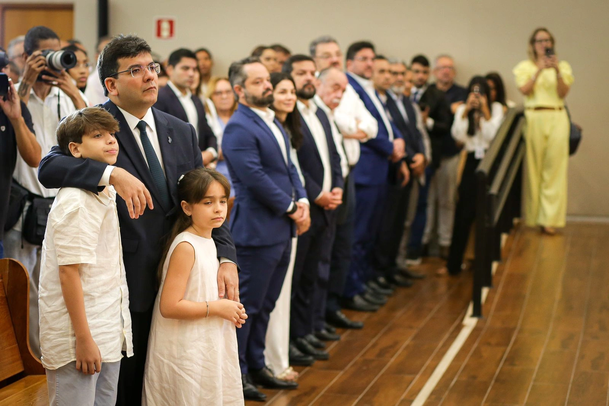 A cerimônia reuniu familiares, amigos e autoridades políticas