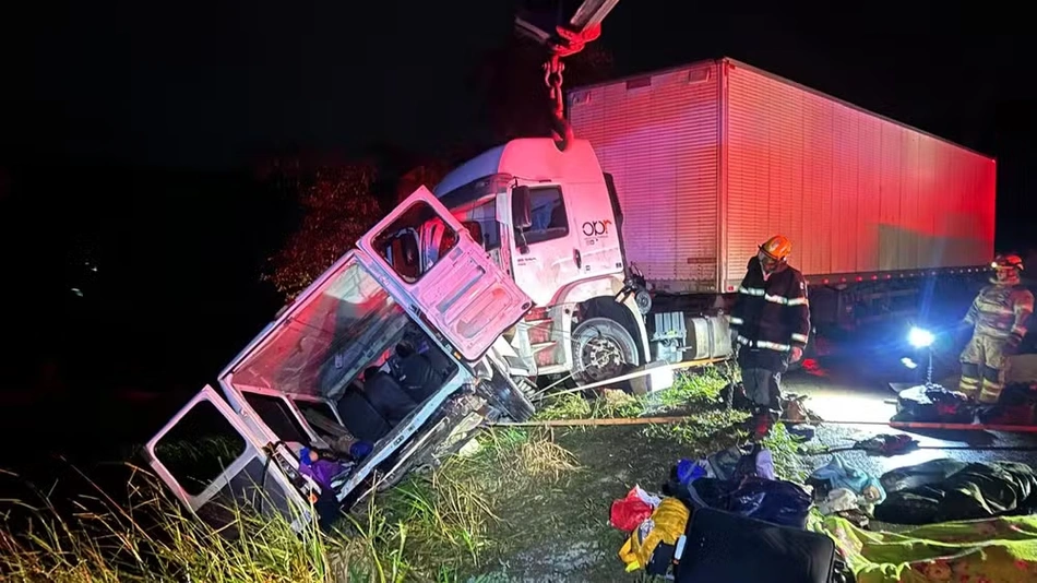 Acidente deixou nove mortos em Minas Gerais