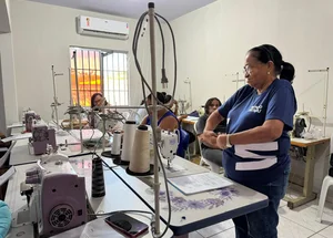 Alunas do curso de tecido