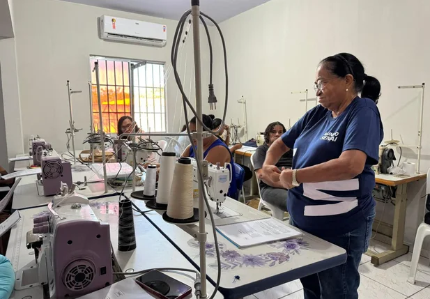 Alunas do curso de tecido