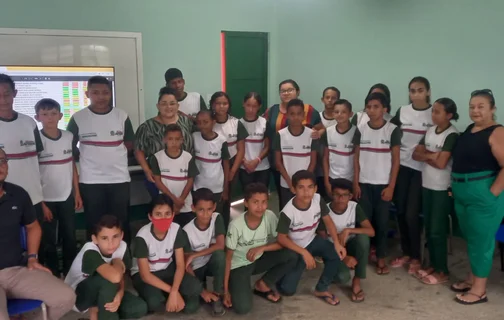 Alunos reunidos para identificar as defasagens de conteúdo