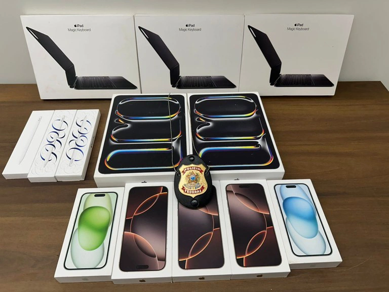 Aparelhos eletrônicos, incluindo iPhones, apreendidos no aeroporto