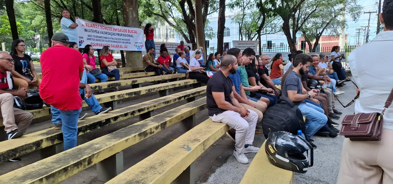 Assembleia no Teatro de Arena