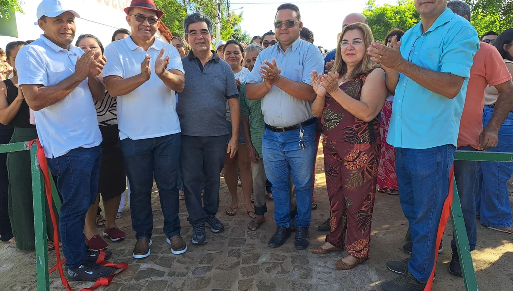 Autoridades na inauguração