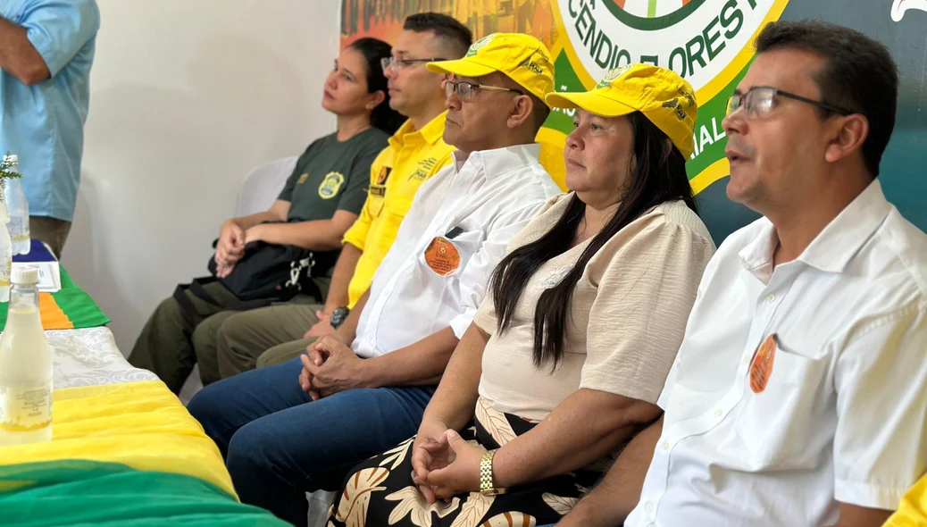 Autoridades presentes na solenidade de inauguração