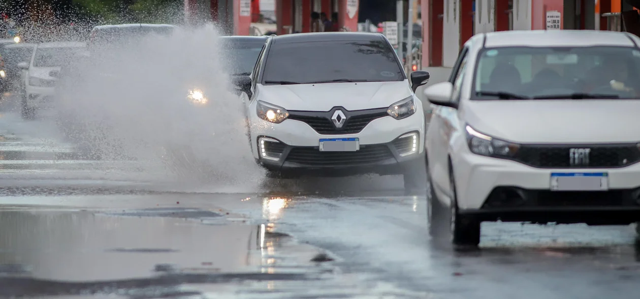Avenida Presidente Kennedy durante a chuva