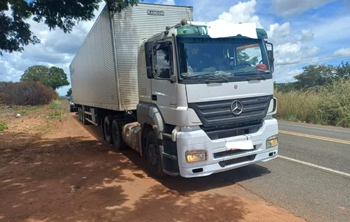 Caminhoneiro é preso por dirigir sob o efeito de drogas