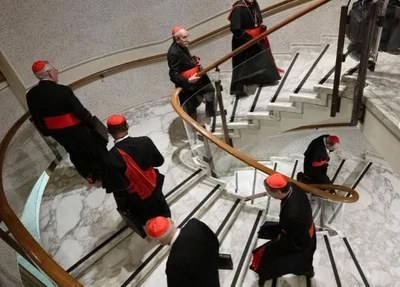 Cardeais reunidos no Vaticano