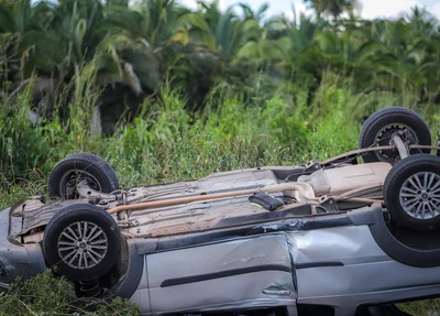 Carro capotou próximo à UFPI