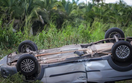 Carro capotou próximo à UFPI