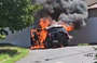 Carro incêndiado em Teresina