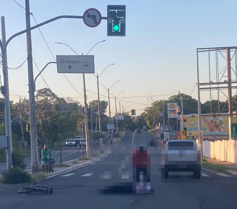 Ciclista é atingido por Hilux na zona leste de Teresina