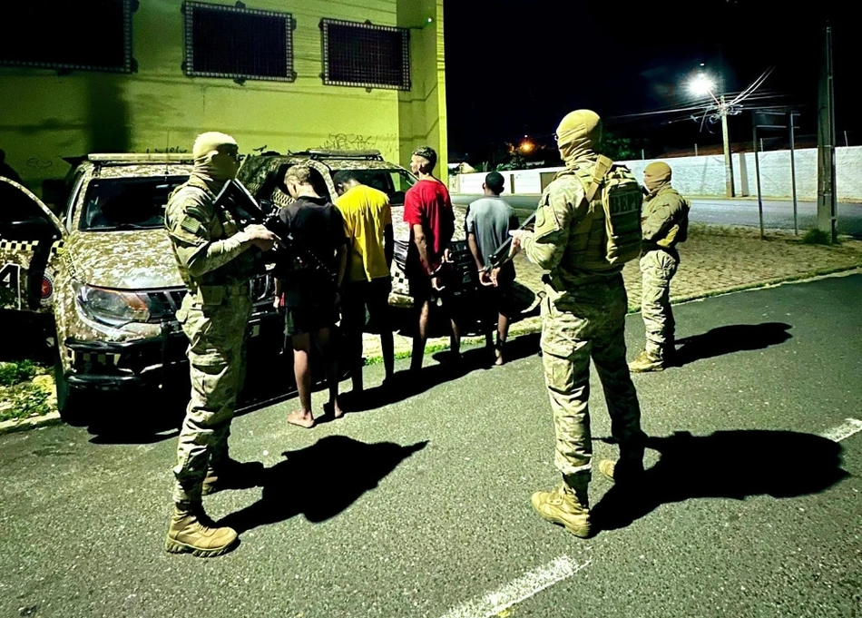 Com eles, foram apreendidas 31 porções de substância análoga à cocaína