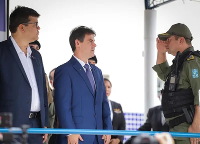 Comandante geral da PM-PI cumprimenta o governador em exercício, Severo Eulálio