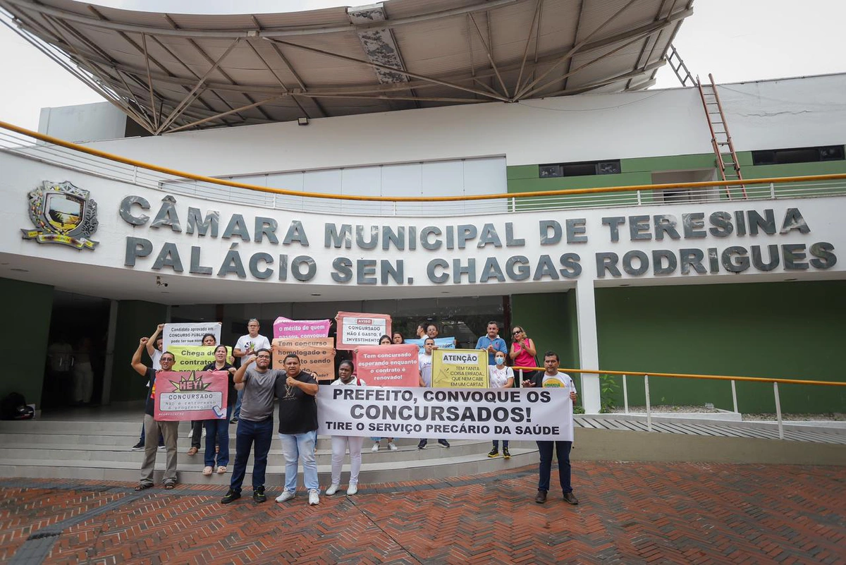 Comissão de aprovados no concurso da FMS