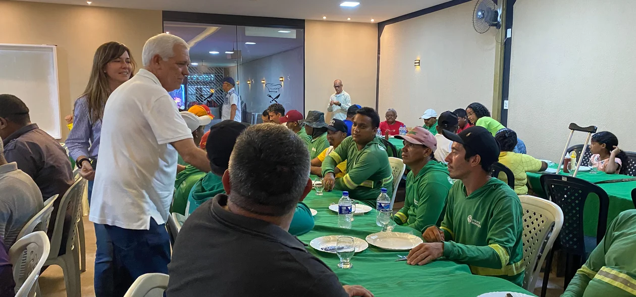 Confraternização com os garis