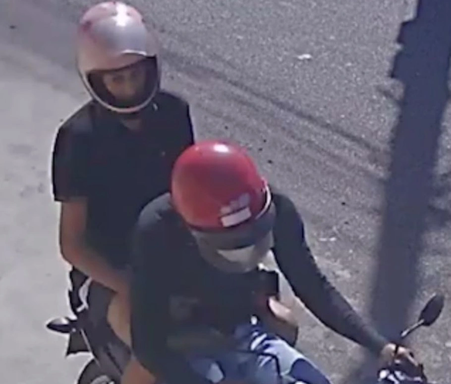 Criminoso baleado pilotava motocicleta quando foi atingido