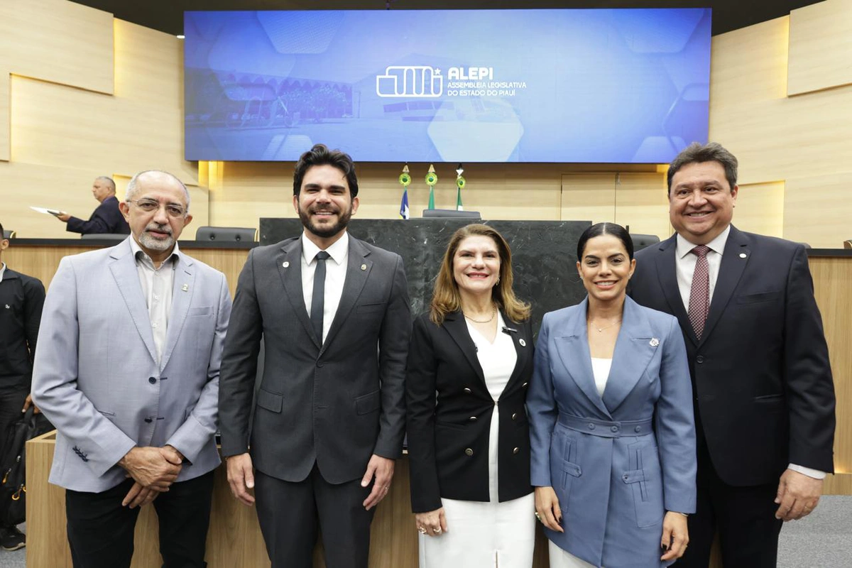 Deputado Dr. Marcus Vinícius homenageia os 54 anos da UFPI