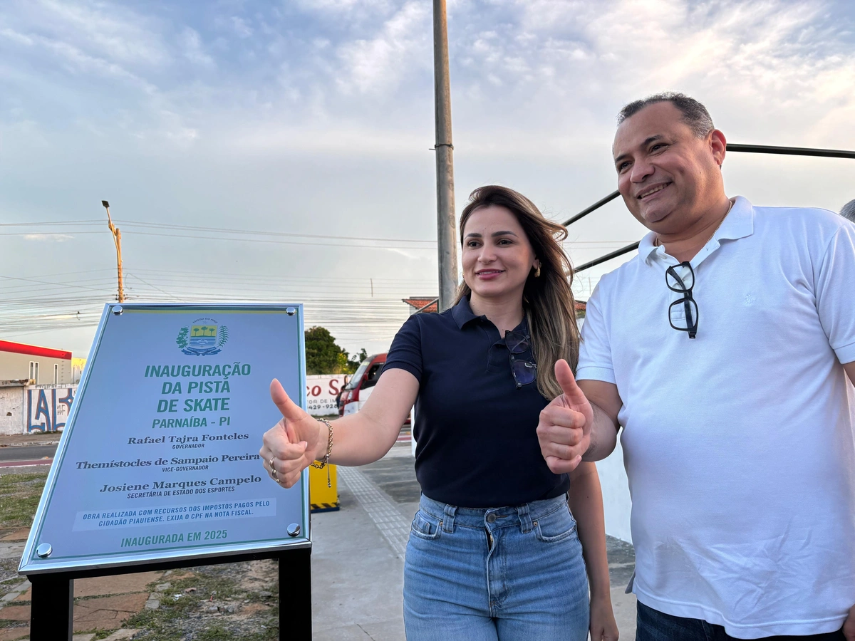 Deputado Evaldo Gomes e secretária Josiene Campelo entregam pista de skate em Parnaíba