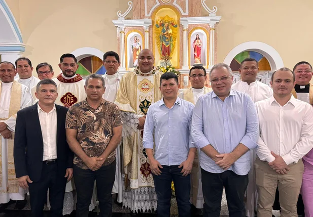 Deputado Rubens Vieira prestigia posse canônica do novo pároco de Cocal