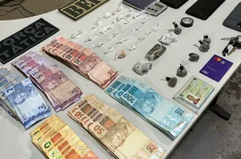 Dupla é presa após tentar subornar policiais com R$ 3 mil