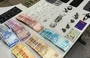Dinheiro e drogas apreendidas em posse dos acusados