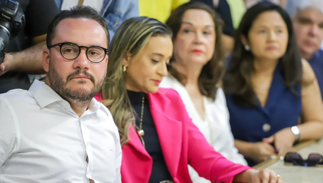 Diversos parlamentares estiveram na reunião