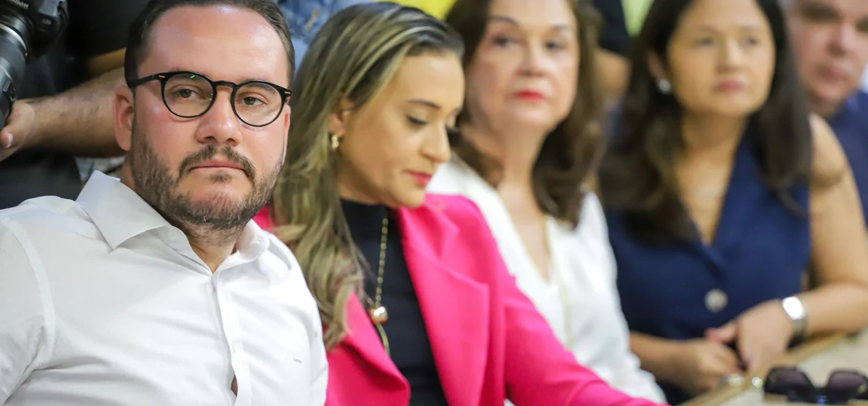 Diversos parlamentares estiveram na reunião