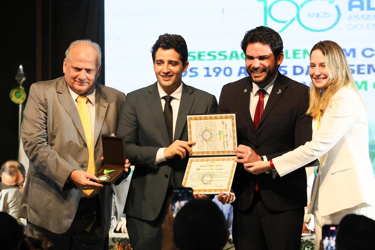 Dr. Marcus Kalume prestigia homenagem a Juarez Tapety na solenidade dos 190 anos da Alepi
