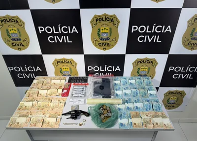 Drogas, dinheiro em espécie e arma apreendida no endereço do casal preso